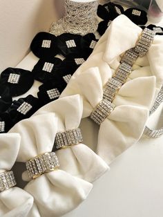 ITEM DETAILS: boutonnire: 2" Men's bow tie: Pre-tied bow butterfly style size: 5" x 4" /13x10cm Adjustable fabric strap with metal hardware to neck size: 14" - 25"/60cm For shipping information click here. White velvet oversize big butterfly style bow tie mens wedding set, groomsmen gold gift, pocket square. Boys prom set. Tuxedo Bow Tie, Gold Bow Tie, Leather Bow Tie, Velvet Bow Tie, Black Velvet Bow, Flower Lapel Pin, Lapel Flower, Copper Wedding, Butterfly Style