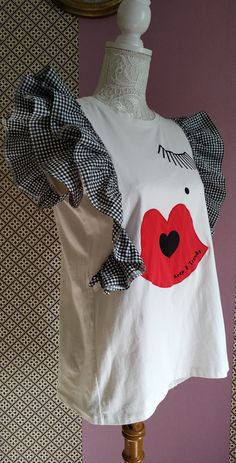 "Welcome!This is really Amazing T-Shirt Made in Europe is by 100% cotton and is really original. With Small signs of use but in really good condition! Size between M - L (a bit elastic) Measures: - Shoulder to shoulder: 12.99\" (33 cm) - Chest: 40.94\" (104 cm) - Total Long: 24.40\" (62 cm) Thans for stopping by!IMPORTANT: Due to the delicate situation We're all going through, and in order to keep the safety of courier workers too, all orders will be dispatched when alert sanitary finished. You Spain Fashion, Princess Coat, Bisque Doll, Mid Century Vintage, Vintage Coat, Small Signs, Leather Coat, Blue Leather, Cotton Shirt