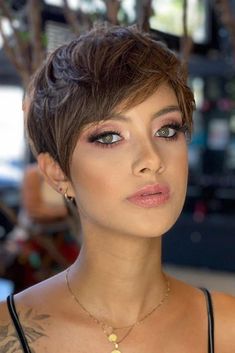 Short Shag Haircuts, Pixie Cut With Bangs, Shorter Hair, Choppy Hair, Short Hairstyles For Thick Hair, Penteado Cabelo Curto, Shag Haircut, Short Pixie Cut, Short Pixie Haircuts