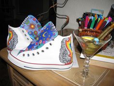 Sharpie Converse, Diy Doodles, Sharpie Ideas, Custom Tennis Shoes, Sharpie Tie Dye