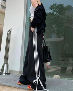 Trendy Pants! ❤️‍🔥 tell us your favorite? 1-9 Costume Pants, Baggy Pants Women, Sweatpants Streetwear, Streetwear Korean, Sports Sweatpants, Baggy Sweatpants, Sports Pants Women, Wide Leg Sweatpants, Women Y2k