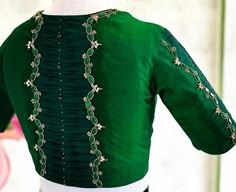 Blouse Designs High Neck, Best Blouse Designs, Back Embroidery, Aari Blouse, New Saree Blouse Designs, Traditional Blouse Designs, Latest Model Blouse Designs, Fashionable Saree Blouse Designs