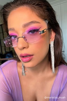 Living for this pink vibe summer look - 2000s Aesthetic Summer Makeup Look Aesthetic Summer Makeup, Pink Vibe, Purple Makeup Looks, Summer Eye Makeup