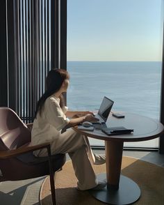 Business Woman Successful Vision Board, Career Goals Aesthetic, Successful Business Aesthetic, Career Success Aesthetic, Prosperity Aesthetic, Successful Business Woman Aesthetic, Successful Women Aesthetic, Success Aesthetic, Corporate Lifestyle