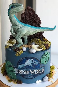 there is a dinosaur cake on the table