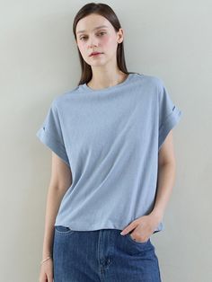 Composition : Cotton 65% Linen 30% Polyester 5%Color : Black, blue, beige, whiteCountry of Origin : CHINA Effortless Crew Neck Spring Top, Effortless Crew Neck Top For Spring, Relaxed Crew Neck Top For Casual Gatherings, Summer Everyday Washed Blue T-shirt, Everyday Cotton Knit Top With Short Sleeves, Casual Cotton Knit Top For Everyday, Casual Everyday Cotton Knit Top, Casual Short Sleeve Knit Top, Cotton Relaxed Fit Short Sleeve Knit Top