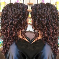 Auburn Hair And Highlights, Curly Brown Hair With Balayage, Dark Haired Balayage, Cool Red Highlights, Dark Brown Red Hair Curly, Pintura Curly Hair, Maroon Highlights On Dark Hair Curly, Auburn Curly Hair With Highlights, Dark Auburn Hair Color Balayage