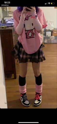 Grunge Kawaii Outfits, Emo Hello Kitty Aesthetic, Pink Grunge Outfit, Sanriocore Outfits, Hello Kitty Outfits, Hello Kitty Outfit, Sanrio Outfits, Kawaii Punk, Pastel Goth Outfits