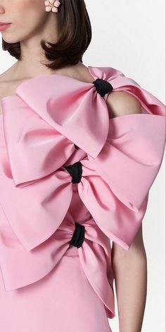 Bow Fashion, Outfits Dress, Wedding Dresses For Sale, Fashionista Clothes, Metallic Dress, Fashion Design Clothes, Pin It, Dance Outfits