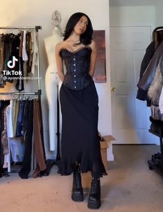 Corset Outfit Goth, Goth Corset Outfit, Black Corset Top Outfit, Corset Top Outfit, Corset Outfits, Corset Outfit, Long Skirt Outfits, Gothic Outfits, Goth Outfits