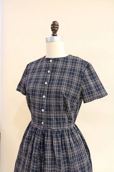 "+ D E T A I L S - a 1950s lucy inspired day dress for modern everyday pin up style - black plaid dress in lightweight breathable cotton with a touch of spandex for stretch and comfort - convertible: wear with white poplin contrast detachable collar or without - full pleated knee length skirt with hidden side pockets - looking for a casual or cocktail summer dress? This is a dress for all occasions : bridesmaid dress, weddings, events, wear to work and everyday. - independently designed and loca Cheap Chic Plaid Dress For Day Out, Cheap Knee-length Plaid Dress, Affordable Knee-length Dresses With Button Cuffs, White And Black Plaid Dresses, Cheap Collared Dresses With Buttons, 1950s Dress Formal Casual, Cheap Plaid Dresses With Short Sleeves, Knee Length Collar Dress, Vintage 1950s Dresses Cocktail