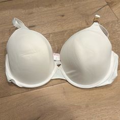 Victorias Secret T-Shirt Bra - White 34d - With Tags White Full Coverage Bra-friendly Tops, White Full Coverage Bra Friendly Tops, White Full Coverage Tops With Built-in Bra, White Fitted Full Coverage Top, White Fitted Tops With Full Coverage, Victoria's Secret Push-up Bra Friendly Tops, Victoria's Secret White Bra Friendly Tops, Victoria's Secret Stretch White Top, Victoria's Secret White Stretch Top