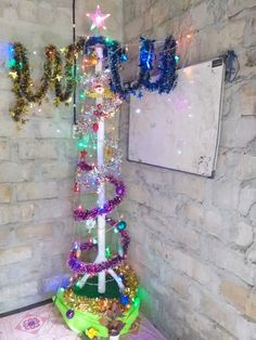 there is a christmas tree made out of beads and lights in the corner of this room