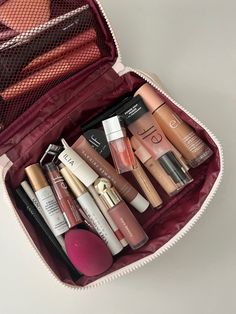 Clean Make Up Products, High End Makeup Aesthetic, Make Up Aesthetic Beauty Products, Make Up Astethic, Makeup Astethic, Trendy Makeup Products, Elf Makeup