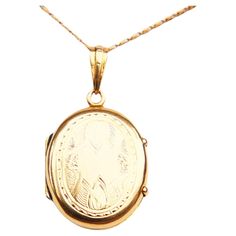 Old Swedish Pendant / Locket in solid 18K Yellow Gold. Fine hand-engraved ornaments on both sides. One internal removable bezel inside, no glass. All parts tested 18K Yellow Gold. Bail with worn Swedish hallmarks, date code likely O6 / 1892. 35 mm long suspended including the hanger x 20 mm wide x 7 mm deep. Weight: 4.5 grams. Used fine condition, with very minor dents, and scratches. This pendant sells without a chain. > Most of the items that we sell are not new at all if not stated otherwise. Traditional 14k Gold Jewelry For Formal Occasions, Ceremonial 14k Gold Stamped Medallion Jewelry, Classic Diamond Cut Medallion Jewelry, Victorian 22k Yellow Gold Jewelry, Classic Medallion Jewelry With Diamond Cut, Classic 22k Yellow Gold Jewelry, Victorian 22k Gold Jewelry For Formal Occasions, Classic 22k Gold Jewelry For Formal Occasions, Engraved Yellow Gold Jewelry For Ceremonial Occasions