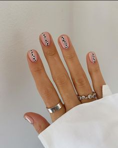 Elegant Short Nail Designs, Natural Nail Length, New Year Food Ideas, Simple Short Nail Designs, Short Nude Nails, Animal Nail Designs, Metallic Nails Design, Cowboy Nails, Nude Nail Designs