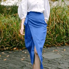 This elegant linen wrap skirt is perfect for both work and casual settings. With a high-waisted design, adjustable waist, and practical side pockets, it offers a flattering feminine silhouette. Made from breathable linen, this versatile skirt transitions seamlessly from the office to after-hours, making it a must-have for chic fall fashion. DETAILS ⚬ Wrap design. ⚬ Ties at side. ⚬ Side pockets. ⚬ Made of washed organic Oeko-Tex certified linen. ⚬ Shown here in Cornflower blue.  FIT / SIZE ⚬ Wraparound design, ties at the waist for an adjustable fit. ⚬ Maxi length skirt at 38" long (97cm). MODEL'S MEASUREMENTS ⚬ The model is wearing a size XS. ⚬ The model's measurements are Bust 33½" (85 cm); Waist 24½" (62 cm); Hips 35" (89 cm). CARE ⚬ Wash on gently, up to 40 degrees. ⚬ Dry on a gentle cy Linen Wrap Skirt, Workwear Chic, Chic Fall Fashion, Work Skirt, Work Skirts, Feminine Silhouette, Skirt With Pockets, Linen Skirt, Cornflower Blue