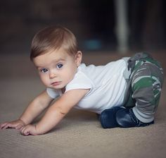 His little butt in the air...I can't | WEBSTA - Instagram Analytics Baby Boy Hairstyles, Boy Haircuts, Trendy Baby Nursery