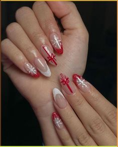 Design Nails Christmas, Almond Shaped Nails Designs Christmas, Gel Polish Nail Designs White, Christmas Design Nail Art, Christmas Nails Elegant Red, Good Christmas Nails, Almond Holiday Nails Christmas, Gift Wrap Nails, Cute Nail Designs For Christmas