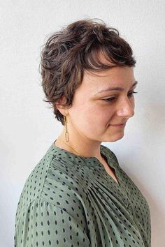 Flattering Hairstyles For Fat Faces, Cool Haircuts For Women, Hairstyles For Fat Faces, High Forehead, Long Face Shapes, Vivid Hair Color