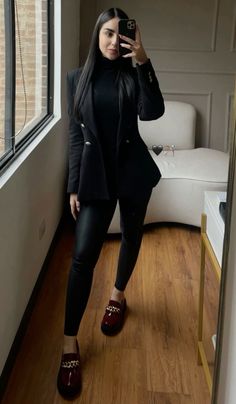 Classy Attire, Professional Outfits Women, Winter Fashion Outfits Casual, Business Casual Outfits For Work, Black Clothing, Foto Poses, Rock Punk