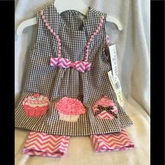 Adorable Girls 2 Piece Outfit. Has 3 Cupcakes On The Front. 55 Percent Cotton And 45 Percent Polyester. Sweet Pink Sets With Ruffles, Playful Pink School Sets, Cute Sleeveless School Sets, Sweet Pink Cotton Sets, Pink Cotton Sets For Birthday, 2 Piece Outfit, Pink Brown, Matching Sets, 2 Piece