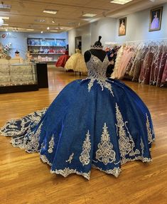 Dresses Sunflower, 15 Birthday Party, Sweet 15 Birthday, Sparkly Ball Gown, Green Quinceanera Dresses