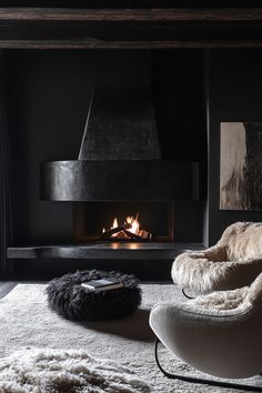 13 Dark And Moody Living Room Ideas You’ll Love – DreamyHomeStyle Dark And Moody Living Room, Moody Living Room Ideas, Moody House, Moody Living Room, Fireplace Room, Moody Decor, Dark And Moody, Living Room Ideas