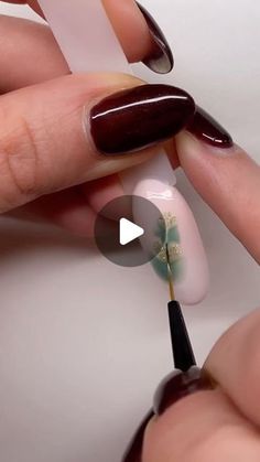 Jenniffer | Fan del mundo de la estética❤️‍🔥 on Instagram: "Con esta técnica podemos hacer amplia variedad de diseños..

Aplicamos capa de top y sin curar colocamos gotitas de esmalte, esto hará que el esmalte se espanta quede con este efecto ✨" Nail Art, Fan, On Instagram, Instagram, Art, Nail Arts