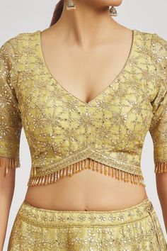 Velvet Cloth Blouse Designs, Girly Blouse Designs, Blouse Designs Latest Front Side, Front Side Blouse Design, Indian Wedding Blouse Designs Latest, Sweetheart Neckline Blouse Lehenga, Wide V Neck Blouse Indian, Nita Ambani Blouse Designs, V Neck Blouse Indian Front And Back