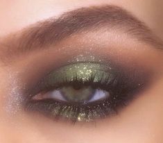 Renfaire Makeup Ideas, Ren Fair Makeup, Green Fairy Makeup, Ren Faire Makeup, Fairy Core Makeup, 90s Eye Makeup, Mystical Makeup, Make Up Concealer, Prom Eyes