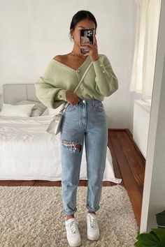 College Girl Outfits, First Date Outfits, Comfy Casual Outfits, Mom Jeans Outfit, Casual College Outfits, Outfit Chic, Neue Outfits, Outfit Jeans, Causual Outfits