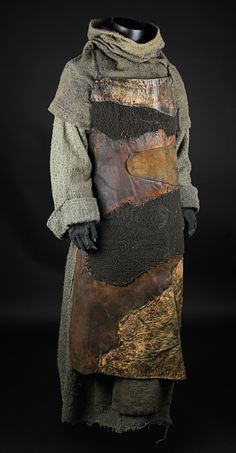 Carl's (David Wenham) Costume Goblin Clothes, Anna Valerious, Van Helsing 2004, Richard Roxburgh, David Wenham, Gender Fluid Fashion, Armor Clothing, Van Helsing, Woolen Cap