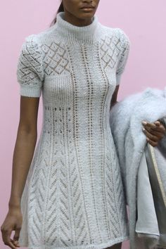 Philosophy di Alberta Ferretti at New York Fall 2011 (Details) Designer Closet, Crochet Summer Dresses, Knit Dresses, Mode Crochet, New York Fall, Creation Couture, Crochet Jacket, Knitted Dress