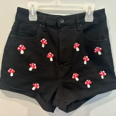 Hot Topic Shorts, Rolled Cuff, Embroidered Mushrooms. Juniors Size 5. Washed But Never Worn. Hot Topic Outfits Kawaii, Hot Topic Outfits, Hot Topic Aesthetic, Vintage Hot Topic, Embroidered Mushrooms, Mushroom Outfit, Hot Topic Clothes, Black Distressed Shorts, Bday List