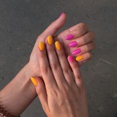 Mix Match Hand Nails, Short Multicolor Nails Summer, Dark Summer Nail Colors, Painted Nails Ideas Polish Simple, Nail Different Colors Each Hand, Nails Each Hand Different Color, Nails One Hand Different Color, Nails 2 Different Colors On Each Hand, Both Hands Different Color Nails