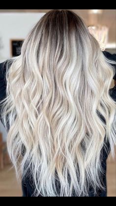 Long Blonde Hair With Shadow Roots, Light Blonde Balayage Hair, Icy Blonde Layered Hair, Dark Roots Icy Blonde Hair, Blonde With Dark Smudged Roots, Soft Shadow Root Blonde, Icy Lived In Blonde, Icy Blonde With Dark Roots