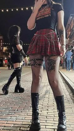 Red Plaid Skirt Outfit, Goth Gifts, How To Impress, Alt Outfits, Look Rock, Goth Girl