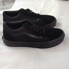 Black Vans For Kids In Old Skool Style Size 2 Suede And Canvas Upper Lace Up Closure Signature Rubber Waffle Outsoles Reinforced Toe Caps Padded Collars Vans Black Skate Shoes For School, Black Round Toe Canvas Shoes For School, Vans For Kids, Boys Vans, Old Skool Vans, Vans Toddler, Van Color, Skater Shoes, Checkered Vans