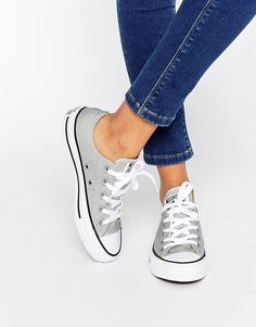 Converse Galaxy Converse, Galaxy Vans, Converse Outfits, Grey Converse, Curvy Petite Fashion, Outfits With Converse, Combat Boot, Milan Fashion Weeks, Converse Sneakers