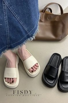 Fisdy - Stylish and Minimalist Outdoor Flat Slides with Thick Soles Luxury Slides, Summer Wedges, Fashion Slippers, Summer Patterns, Sport Sandals, Outdoor Wear, Sandals Summer, Womens Slippers, Types Of Shoes