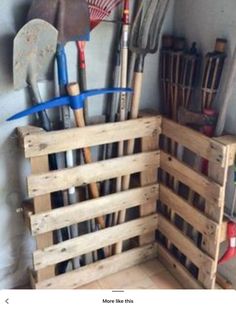 Garage Storage Inspiration, Storage Shed Organization, Garage Organization Diy, Tool Storage Diy, Garden Tool Storage, Pallet Creations, Diy Garage Storage, Corner Storage, Deck Decorating Ideas On A Budget