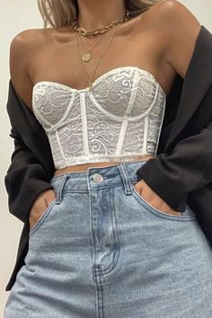 Olá meus amores, tudo bem com vocês? Hoje vamos falar de toda a sensualidade dos Corpetes, Corselets e Corsets, essas peças voltaram a ser tendência e viraram queridinhas desse ano. Todas essas peças são lindas e possuem uma sensualidade incomparável. Porém primeiramente vamos deixar claro a diferença entre essas três peças, pois apesar de terem nomes parecidos, elas possuem modelagens diferenciadas e usos distintos. #moda #tendencia #corpete #corset #corselet Outfit Goals, Looks Vintage, Outfit Idea