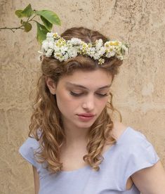 Wedding Fairy Hair, Hairstyles Flower Crown, Short Hairstyle Wedding, Easy Wedding Guest Updo, Haircut Ideas For Round Face, Wedding High Bun, Cottagecore Hairstyles, Wedding Guest Updo, Crown Aesthetic