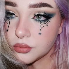 Makeup Influencer, Witchy Makeup, Halloween Makeup Witch, Creepy Makeup, Vampire Bride, Witch Makeup, Graphic Makeup