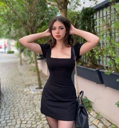 Chic Outfits Summer, Date Night Looks, Casual Chic Outfits, Zara Black Dress, Black Dresses Classy, Chic Summer Outfits, Winter Fashion Outfits Casual, Indian Bridal Fashion, Korean Girl Fashion