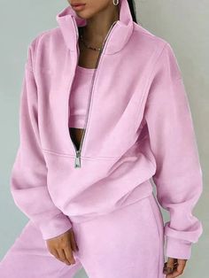 A pink tracksuit with matching sweatshirt and sweatpants are worn by a woman who is posing for the camera - Fleece Chic Womens Clothing Patterns, Winter Collars, Leisure Suit, Estilo Chic, Fleece Sweatpants, Pantalon Large, Tracksuit Women, Sports Suit, Casual Sets