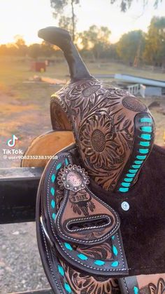 a close up of a horse saddle with blue and brown designs on the inside of it