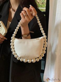 Hand Beaded Bag, Diy Bag Designs, Diy Bags Patterns, Girly Bags, Diy Handbag, Pearl Bag, Elegant Bags, Fancy Bags, Pretty Bags