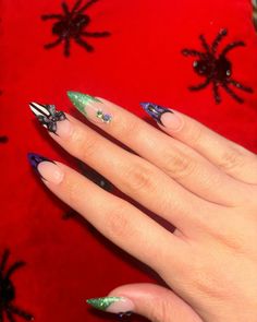 #beetlejuice #beetlejuicenails #beetlejuicebeetlejuice #halloween #halloweennaildesigns #halloweennailart #hhn #halloweenhorrornights #spooky #cute #nails Betelgeuse Nails, Beetlejuice Nails Almond, Halloween Nails Beetlejuice, Beetlejuice Lydia, Spooky Cute, Nail Sets, Halloween Horror Nights